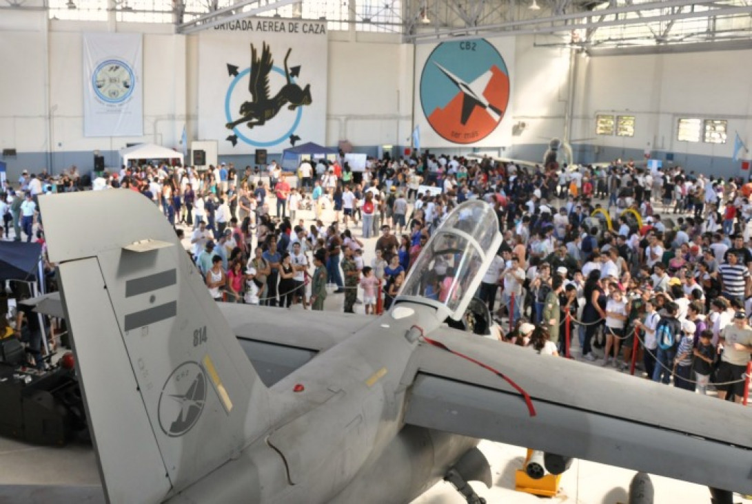 imagen Realizan el Mendoza Vuela, festival aéreo en Rivadavia