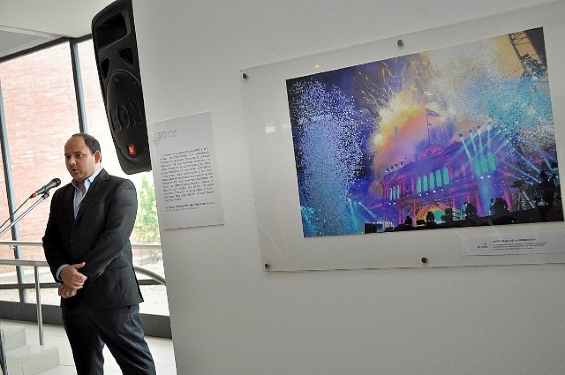 imagen Inauguraron la muestra fotográfica sobre "30 años de continuidad democrática"