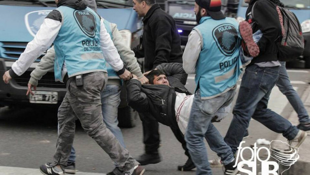 imagen Manifestación violenta: "La represión no es un incidente"