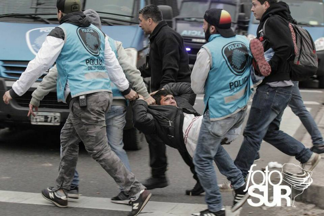 imagen Manifestación violenta: "La represión no es un incidente"