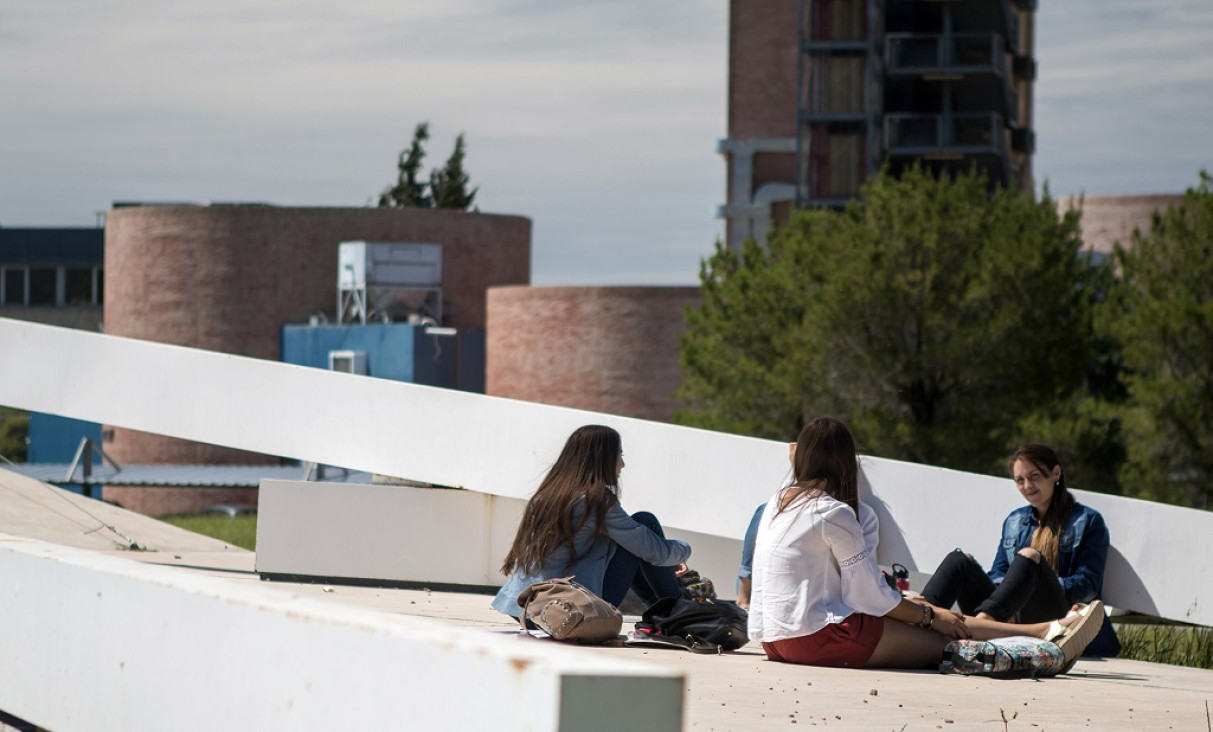 imagen ¿Por qué los estudiantes apoyan a los docentes universitarios?