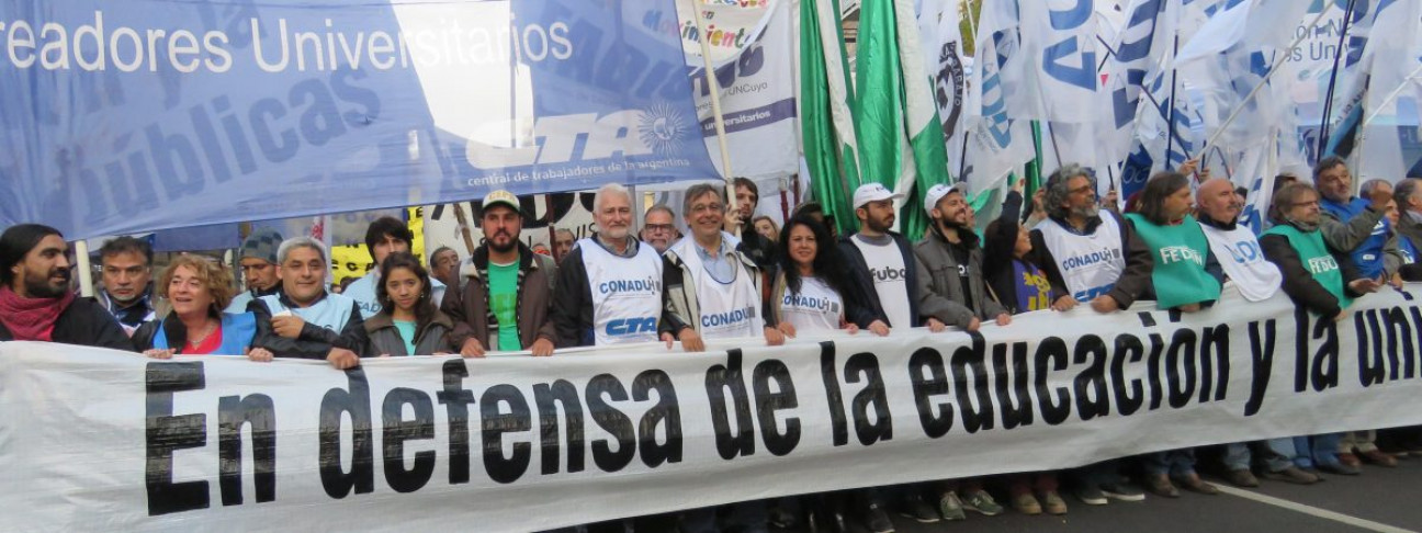 imagen Multitudinaria marcha en defensa de la universidad pública