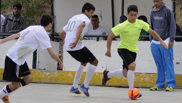 imagen FUTSAL MASCULINO: AMPLIA VICTORIA DE IEF ANTE UNIVERSIDAD DE VILLA MERCEDES 