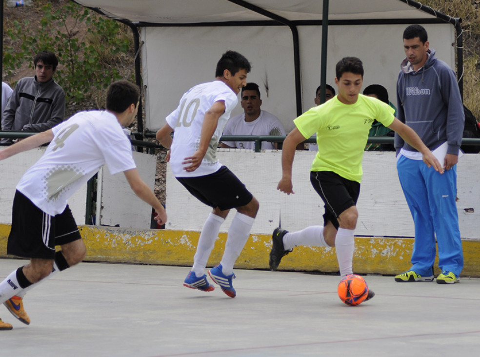 imagen FUTSAL MASCULINO: AMPLIA VICTORIA DE IEF ANTE UNIVERSIDAD DE VILLA MERCEDES 