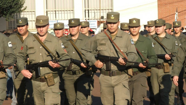imagen Gendarmes podrán usar sus armas personales en horas de servicio