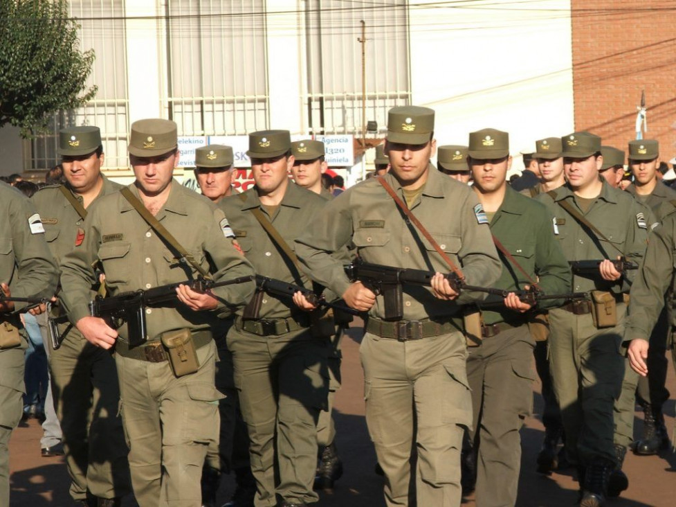imagen Gendarmes podrán usar sus armas personales en horas de servicio