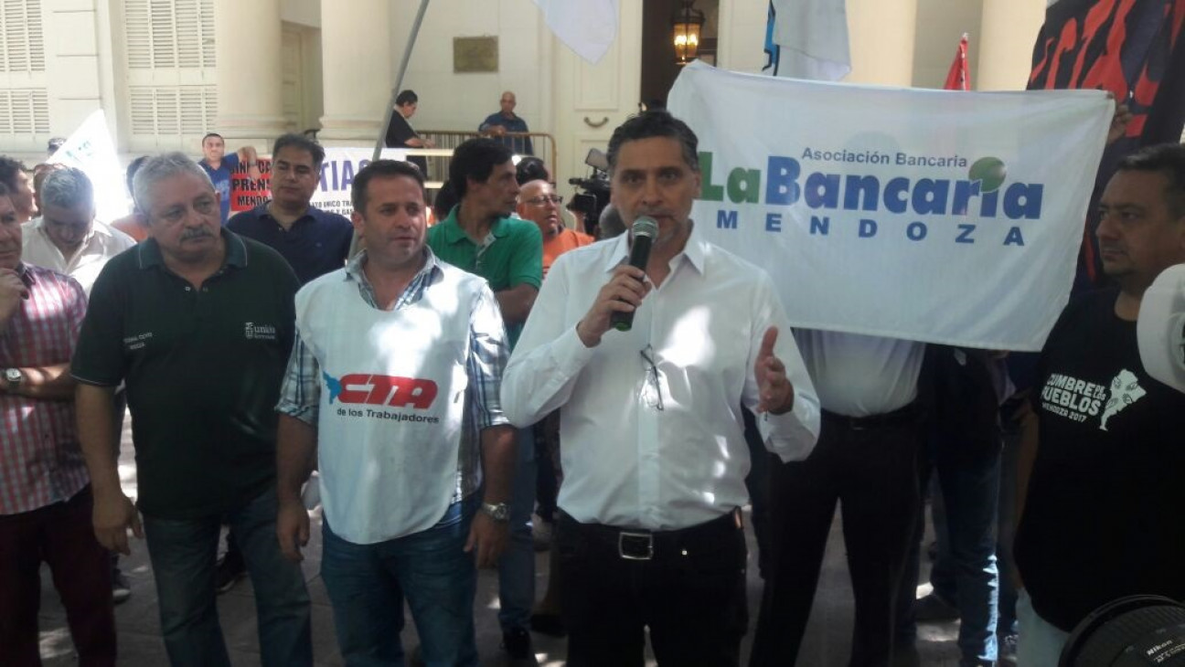 imagen Los bancos atenderán solo de 12 a 13