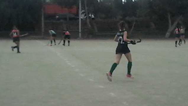 imagen HOCKEY SOBRE CESPED: Victoria y clasificación para la UNCuyo