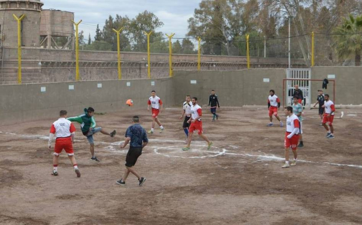 imagen Adolfo Romero: "Estoy preparándome para ser el segundo arquero"