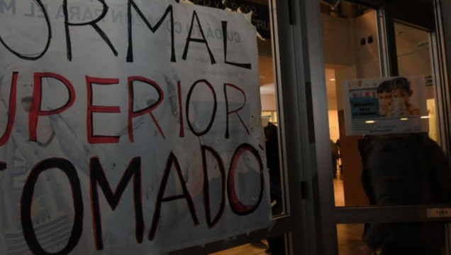 imagen Estudiantes del Colegio Normal buscan abrir una negociación con la DGE