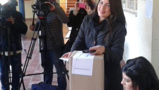 imagen El voto de Noelia Barbeito, acompañada de Del Caño
