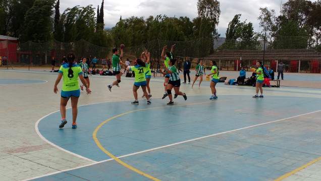 imagen Balonmano femenino: Pusieron primera