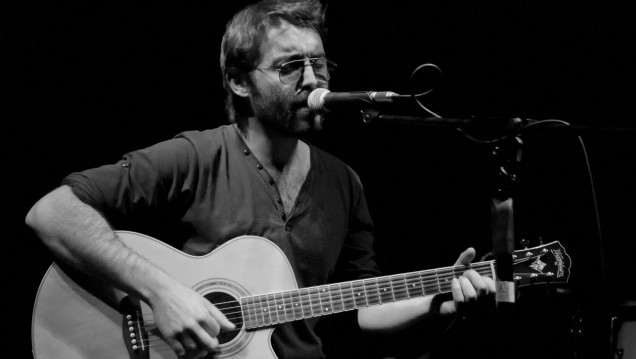 imagen El músico Juampi Dicésare presenta su disco "Humo"