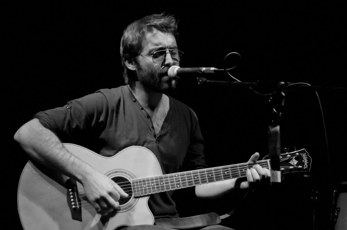 imagen El músico Juampi Dicésare presenta su disco "Humo"