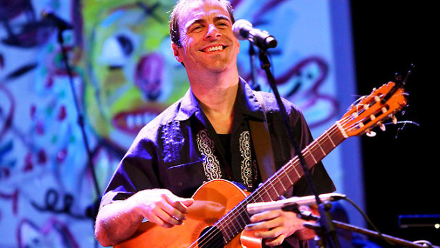 imagen Kevin Johansen brinda y titula por el Día del Malbec
