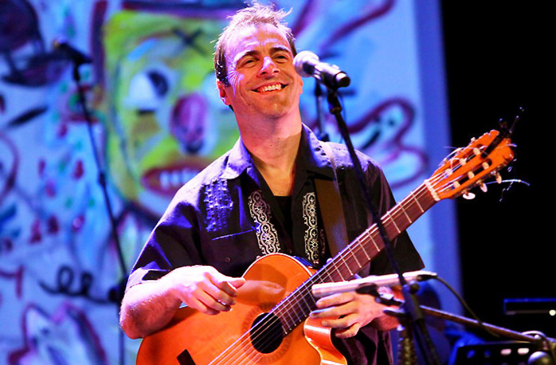 imagen Kevin Johansen brinda y titula por el Día del Malbec