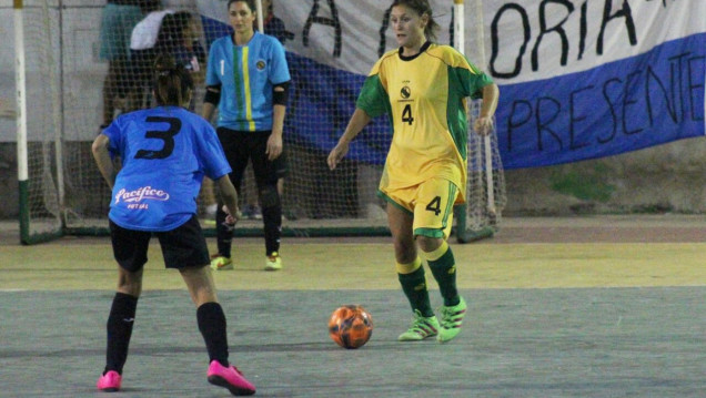 imagen Del trono y la corona a las canchas futboleras