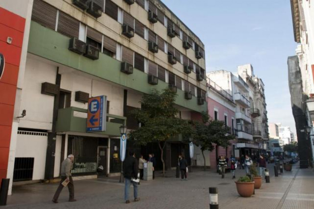 imagen Bicentenario: en medio de los festejos, el reclamo de periodistas de un medio centenario