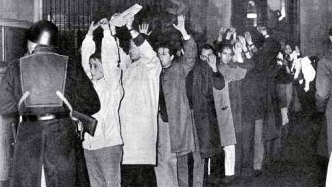 imagen La Noche de los Bastones Largos: cuando la universidad se defendió de la represión estatal