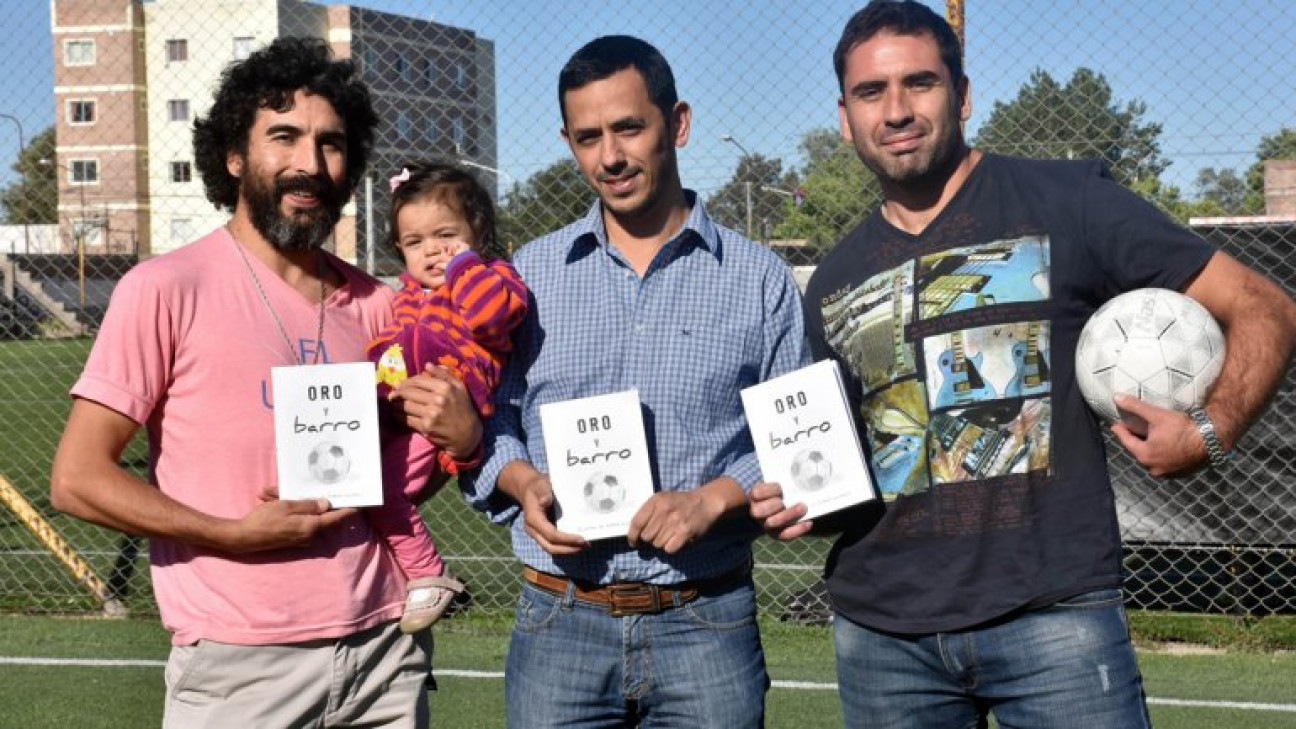 imagen Oro y Barro, libro de futboleros, escrito por futboleros
