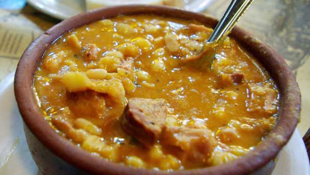 imagen Locro para 1800 personas en el Comedor Universitario