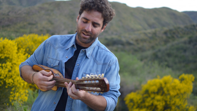 imagen Lucho Aberastain nos adelanta su primer disco, "Andando el camino"