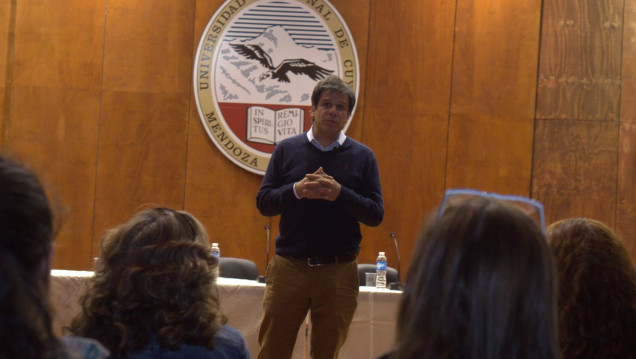 imagen El neurólogo Facundo Manes se presentó en la Nave Universitaria