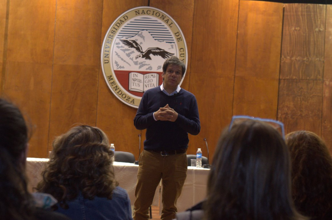 imagen El neurólogo Facundo Manes se presentó en la Nave Universitaria