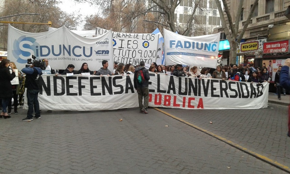 imagen Cortese: "Hoy están en juego la educación y la democracia"
