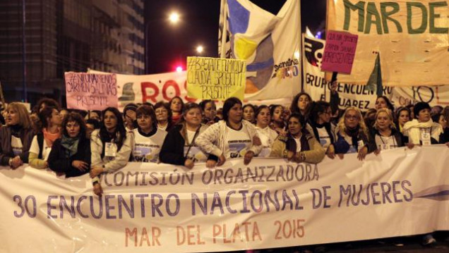 imagen Cousinet: "En vez de hablar de igualdad, estamos peleando por la vida de las mujeres"