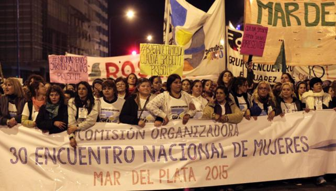 imagen Cousinet: "En vez de hablar de igualdad, estamos peleando por la vida de las mujeres"