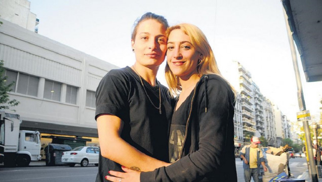 imagen Mariana Gómez va a juicio oral por besar a su esposa en la vía pública