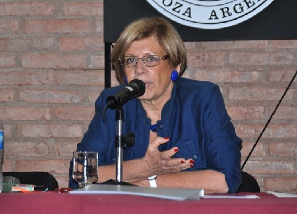 imagen [MÓVIL] Marta Novick, funcionaria del Ministerio de Trabajo de la Nación, disertó en la UNCuyo.