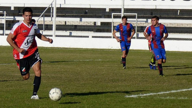 imagen Matías Persia: "Está todo arreglado para jugar en Maipú"