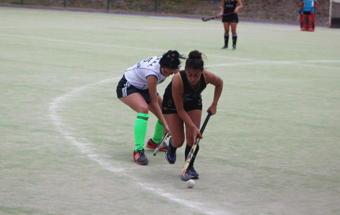 imagen hockey femenino sobre césped: Maza venció a Universidad de San Luis