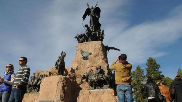 imagen "Las anécdotas familiares, sociales y políticas están relacionadas con la historia de Mendoza"