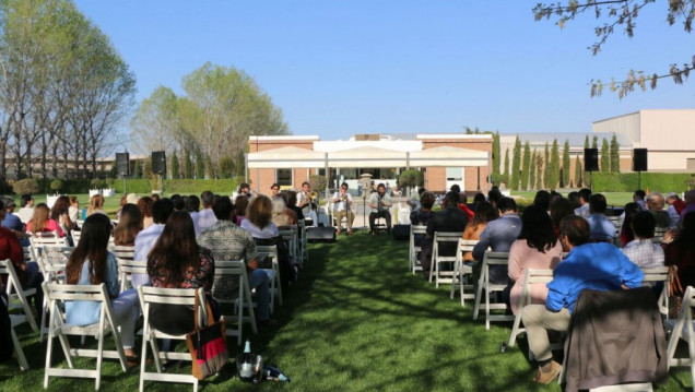 imagen Brindis de primavera y música en Luján
