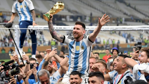 imagen La historia de la copa "trucha" con la que Messi festejó el título del mundo en Qatar 