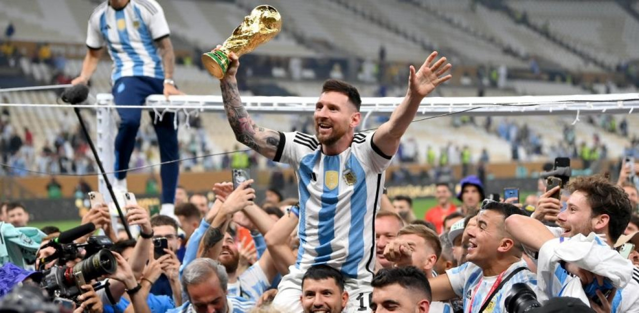 imagen La historia de la copa "trucha" con la que Messi festejó el título del mundo en Qatar 