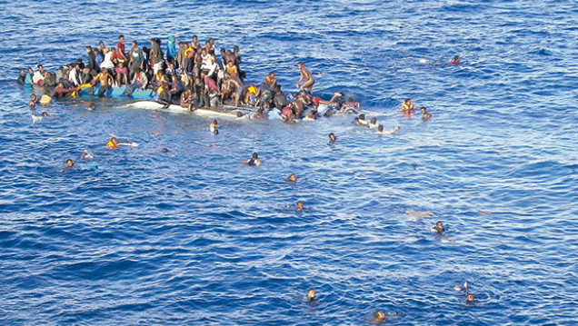 imagen "En 2015, 320 mil personas han llegado a Grecia e Italia cruzando el mar"