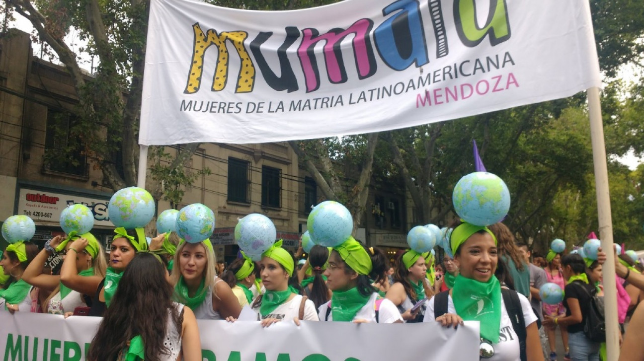 imagen #8M: Gran participación de adolescentes en la marcha mendocina