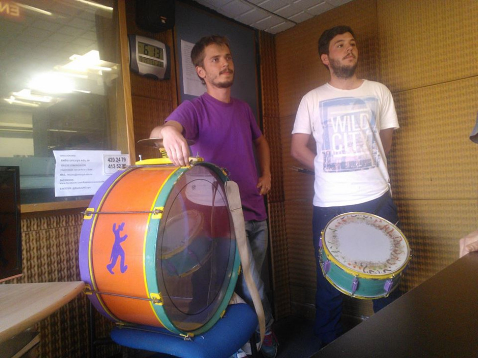 imagen La Posta Acústica celebró los 19 años de la murga Baldosas Flojas