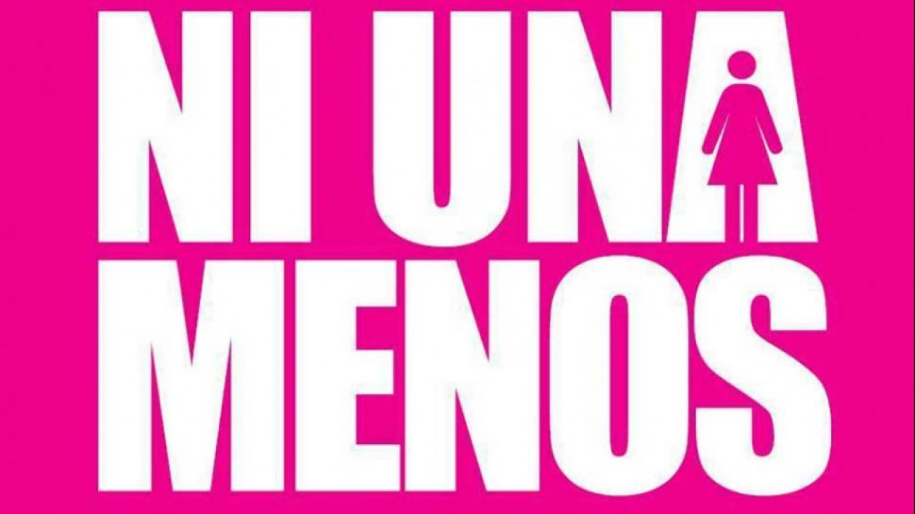 imagen #NiUnaMenos en el Taller de Radio Creativa