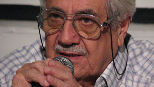 imagen Otto Vargas en los estudios de Radio Universidad
