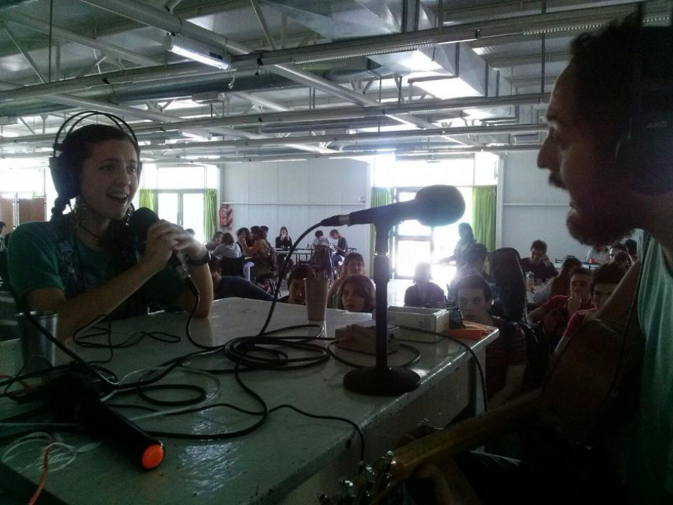 imagen Música en vivo en la Transmisión de Radio Universidad en el Comedor Universitario