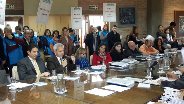 imagen Regularizarán situación de profesores contratados de la UNCuyo