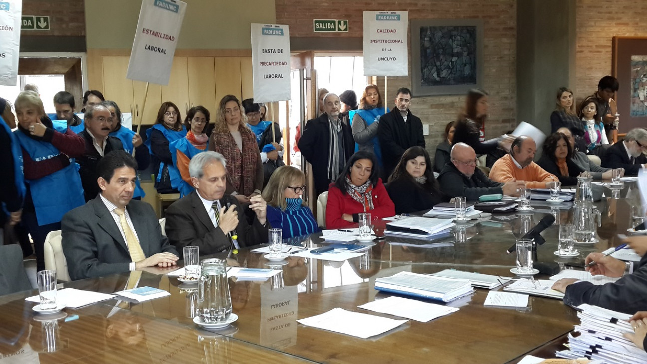imagen Regularizarán situación de profesores contratados de la UNCuyo