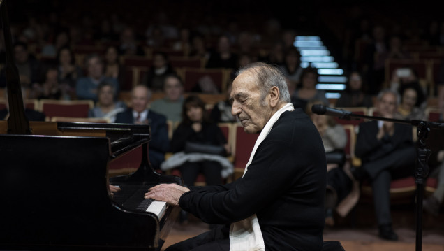 imagen El pianista Miguel Ángel Estrella difunde la música clásica y popular de manera gratuita