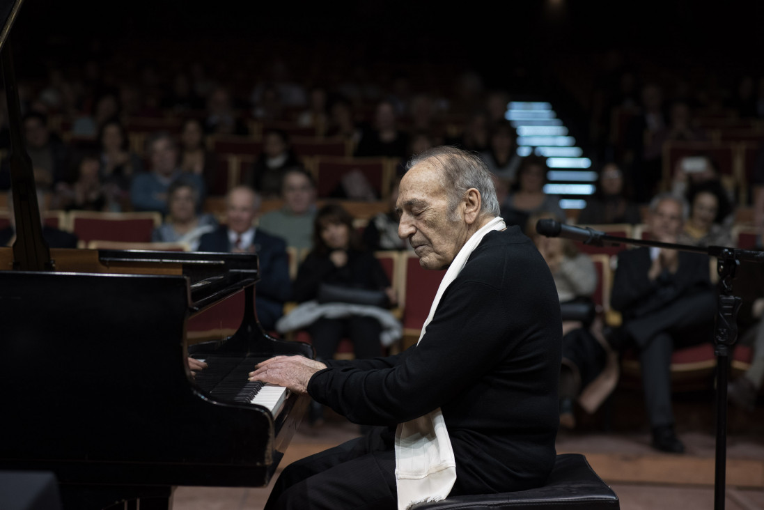 imagen El pianista Miguel Ángel Estrella difunde la música clásica y popular de manera gratuita