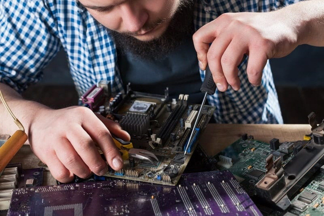 imagen "Los Reparadores", un club que busca alargar la vida de los objetos desechados